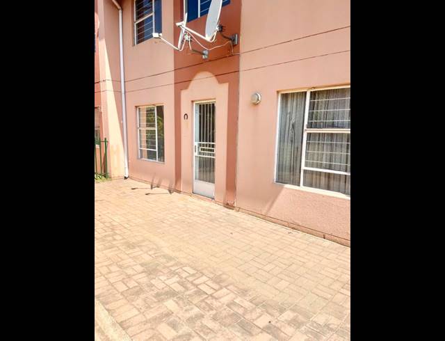 2 BEDROOM APARTMENT FOR SALE IN GERMISTON CENTRAL